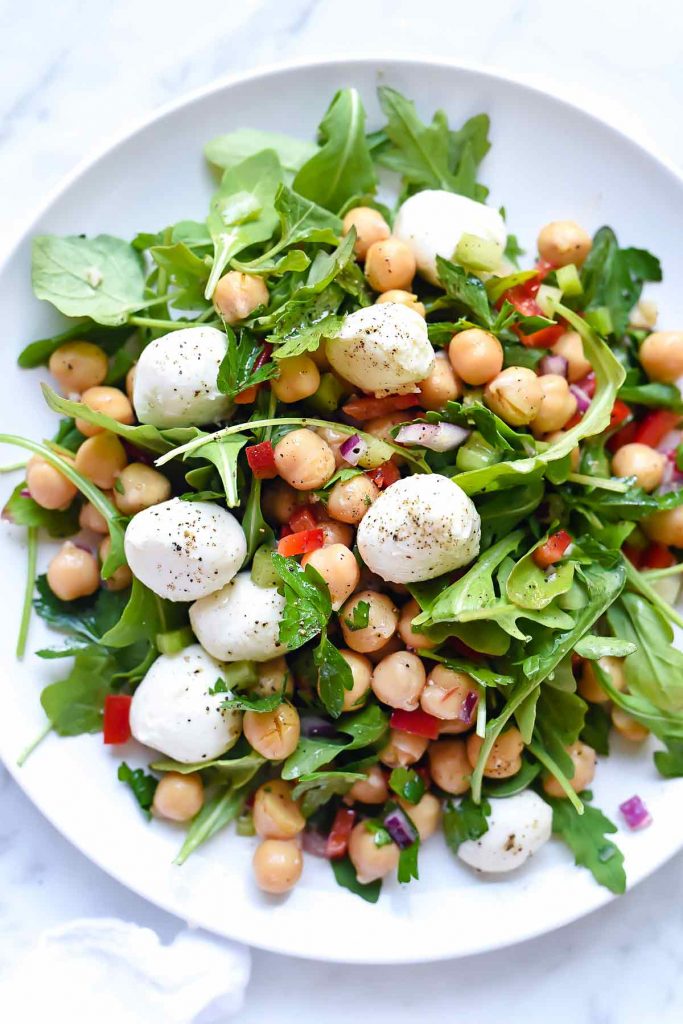 Mediteranska salata sa leblebijama.jpg