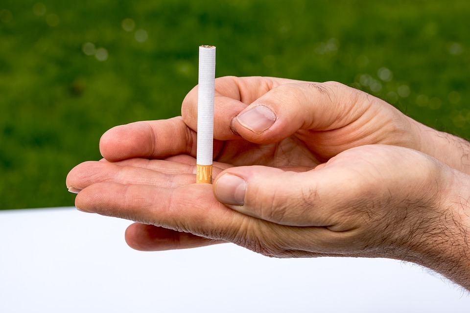 cigarette-2383191_960_720.jpg