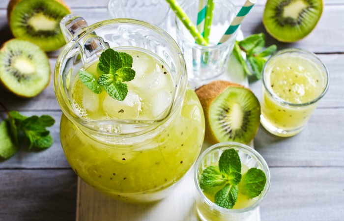 how-to-make-kiwi-lemonade-feature.jpg