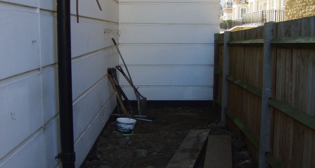 A very high wall to the rear of the garden dominated the view from the house and added to the rather claustrophic atmosphere of the space. Additionally, there was also a side return to the garden which served no particular purpose. 