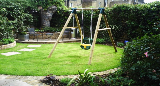The upper garden reflects more the age of the property itself and was given a circular theme, with lawn to play on and raised beds for ease of maintenance.