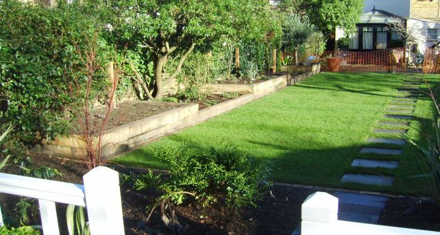 Our clients wanted to retain the shape of the lawn and to keep the existing patio.