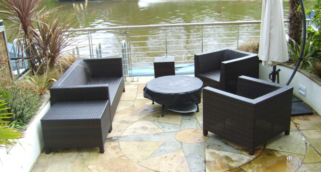 The small site consisted of some very uneven paving on two levels making it virtually unusable for entertaining as there was insufficient space for a table and chairs. Our clients brief was both to rectify this problem and to introduce a nautical theme, to include a ‘ship’s rail’ as a barrier to the drop to the river.