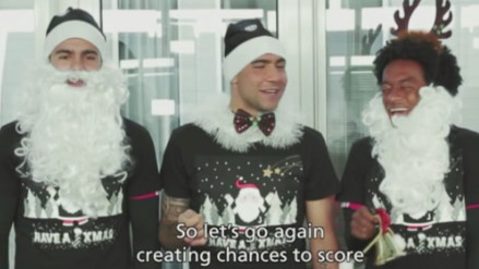YouTube: Juan Cuadrado se convierte en reno y canta villancicos con la Juventus