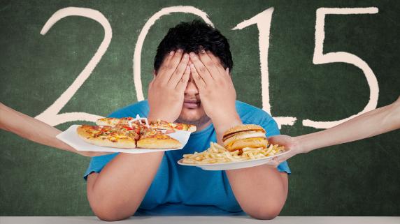 Adios a los 'Fast Food': Los alimentos precocinados, las frituras y las bebidas azucaradas que se ofrecen en estos establecimientos tienen un altísimo valor calórico y acumulan grasas saturadas, azúcares añadidos y sal, que en exceso son perjudiciales para el organismo. 