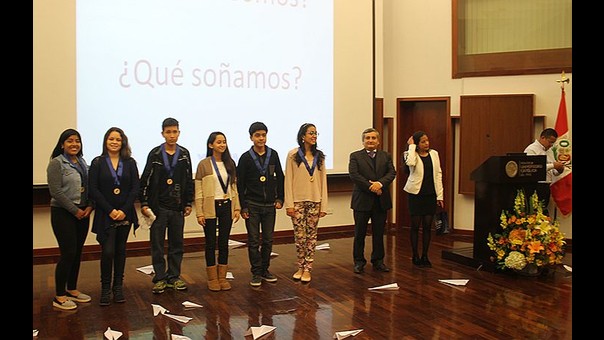 Escolares fueron premiados por Cide-PUCP