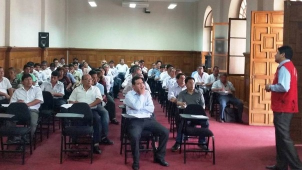 Capacitan gobernadores