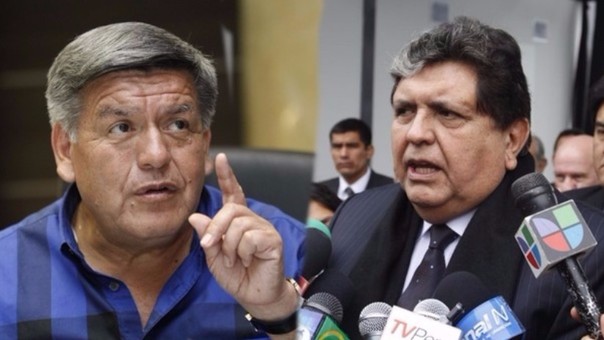 Vargas llosa instó a no votar por García por los casos de corrupción en su Gobierno y afirmó que las acusaciones de plagio contra Acuña son convincentes. 