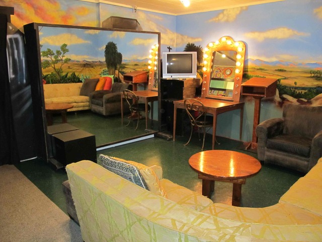 Green_room_2.slide