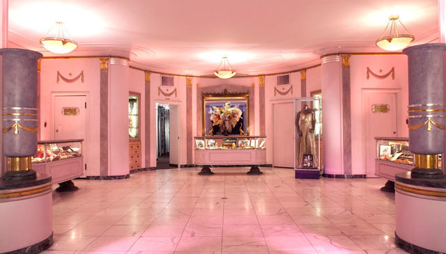Hm_lobby.slide