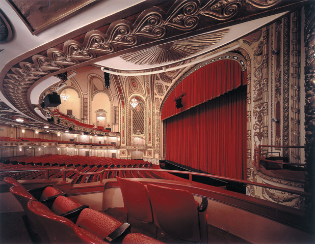 Cadillac_palace.slide
