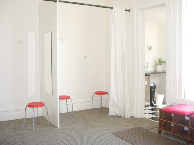 Studio_dressing_room.slide