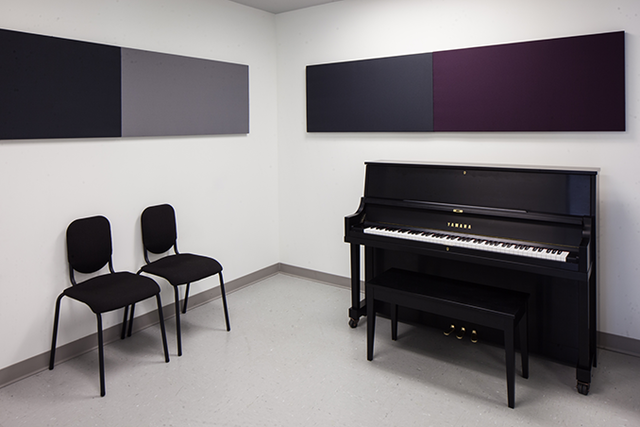 Vocal_studio_801_(1_of_1).slide