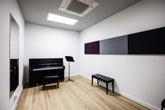 Vocal_studio_703_(1_of_3).slide