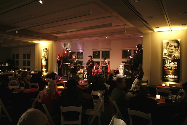 10-haas_band_on_riser_stevecohn.slide