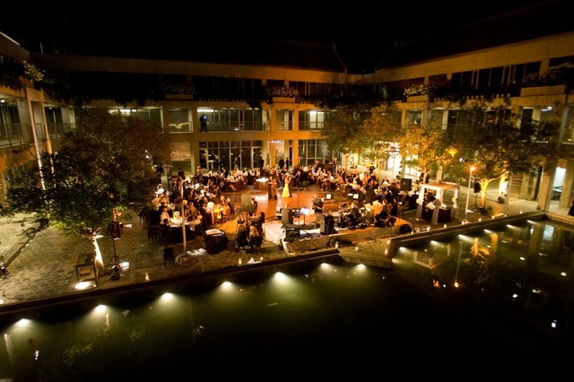 13_taper_wedding_dinner_dm.slide