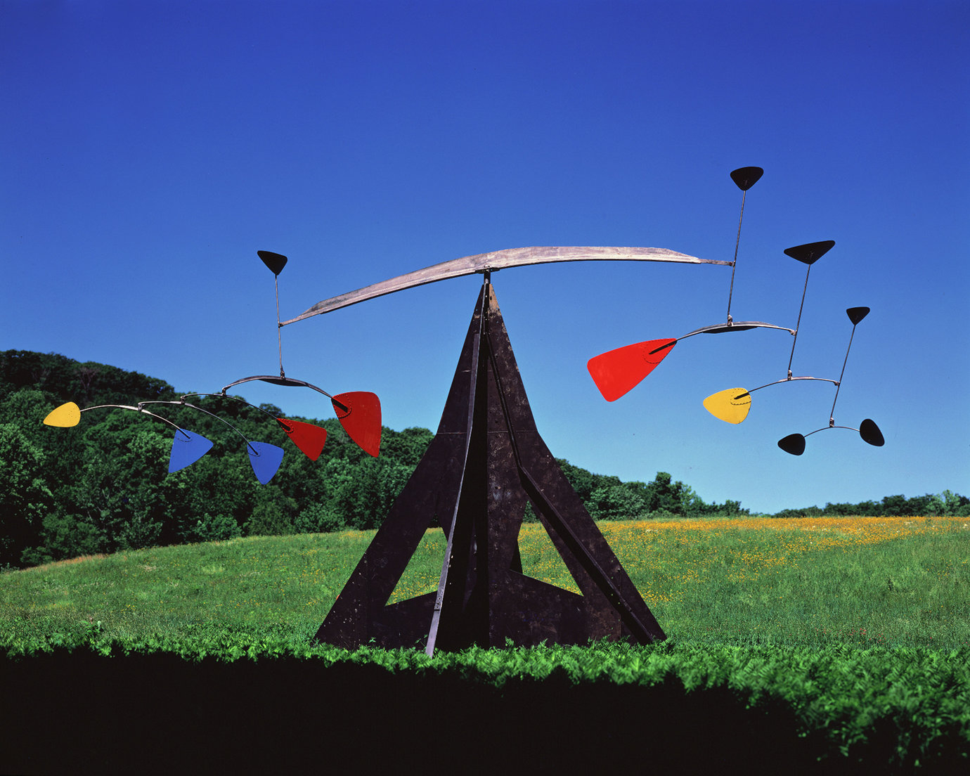 , 1969. Sheet metal, rod, bolts and paint, 19' x 19' 8" x 19' (579.1 cm x 599.4 cm x 579.1 cm).