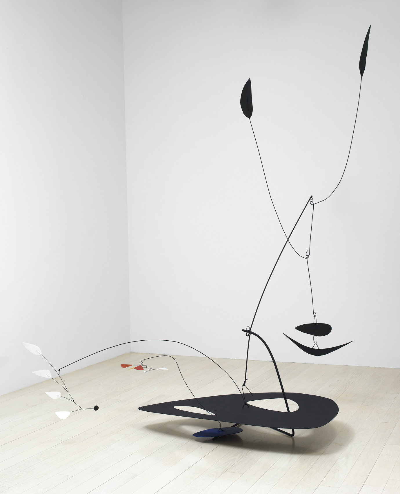 , 1945. Painted sheet metal and wire, 91-3/4" x 81" x 89" (233 cm x 205.7 cm x 226.1 cm).