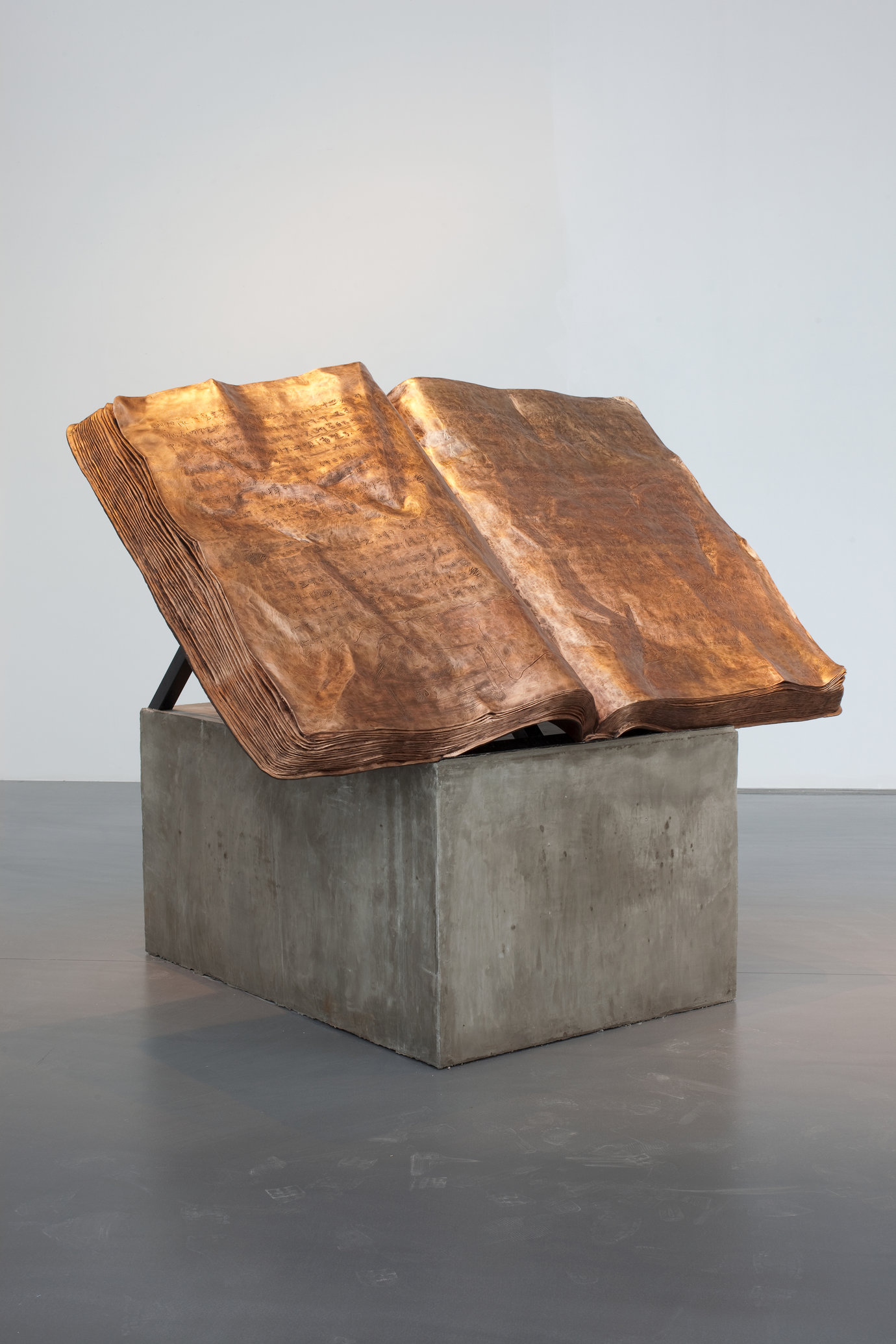 , 2009. Bronze, 9-13/16" x 78-3/4" x 53-1/8" (25 x 200 x 135 cm).