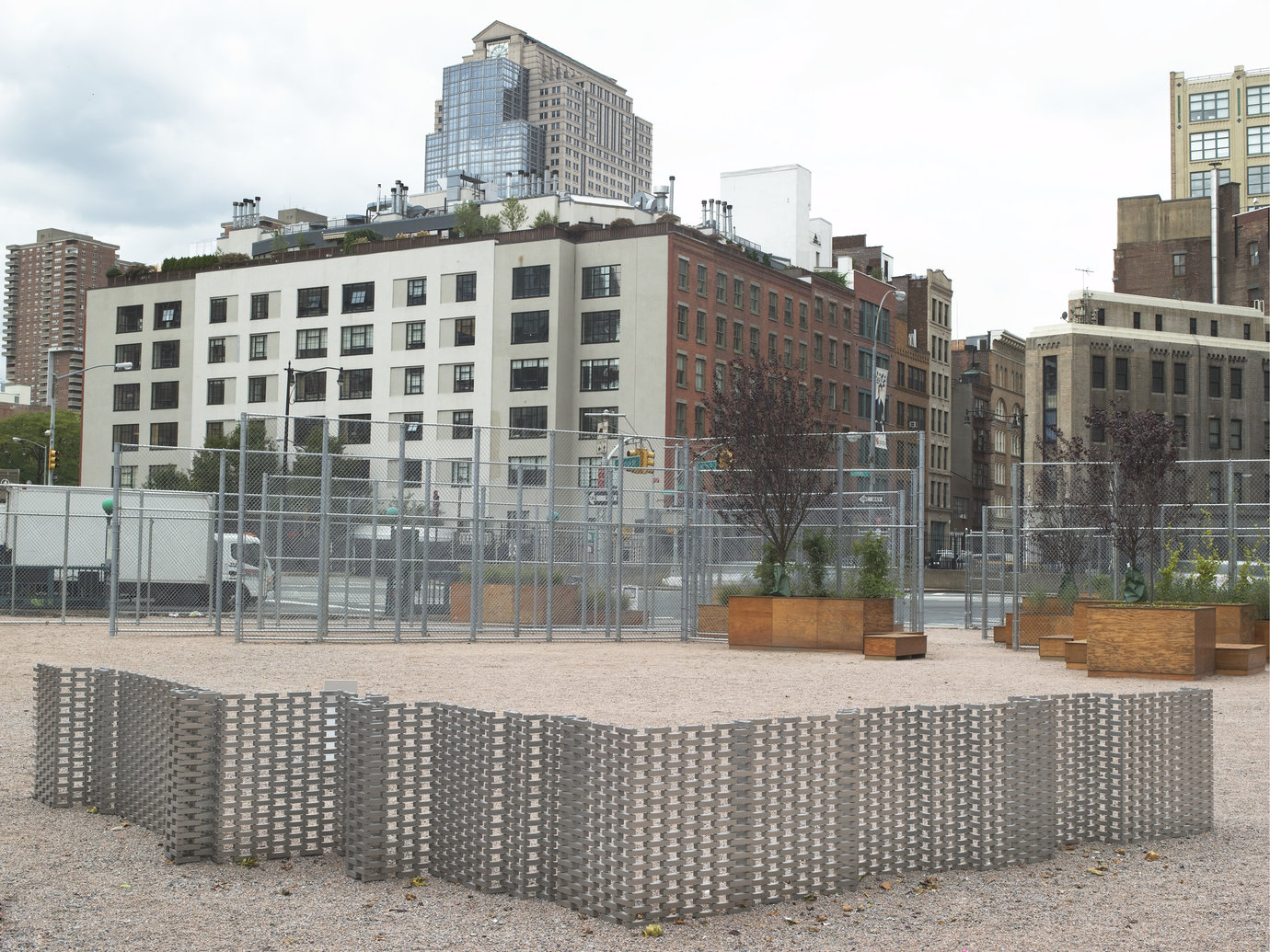 , 2006-2007. Aluminum, stainless steel and zinc plated steel, 36" x 32' x 60" (91.4 cm x 975.4 cm x 152.4 cm).