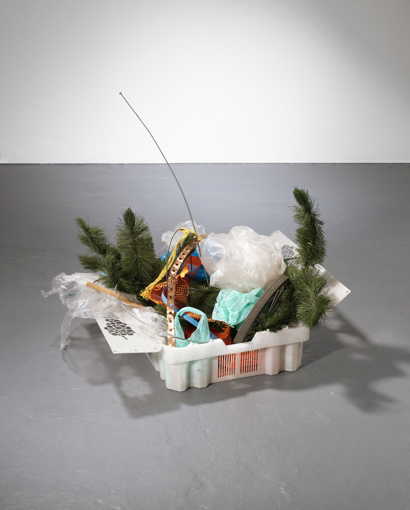 , 2007. Mixed media, 28" x 28" x 26" (71.1 cm x 71.1 cm x 66 cm).