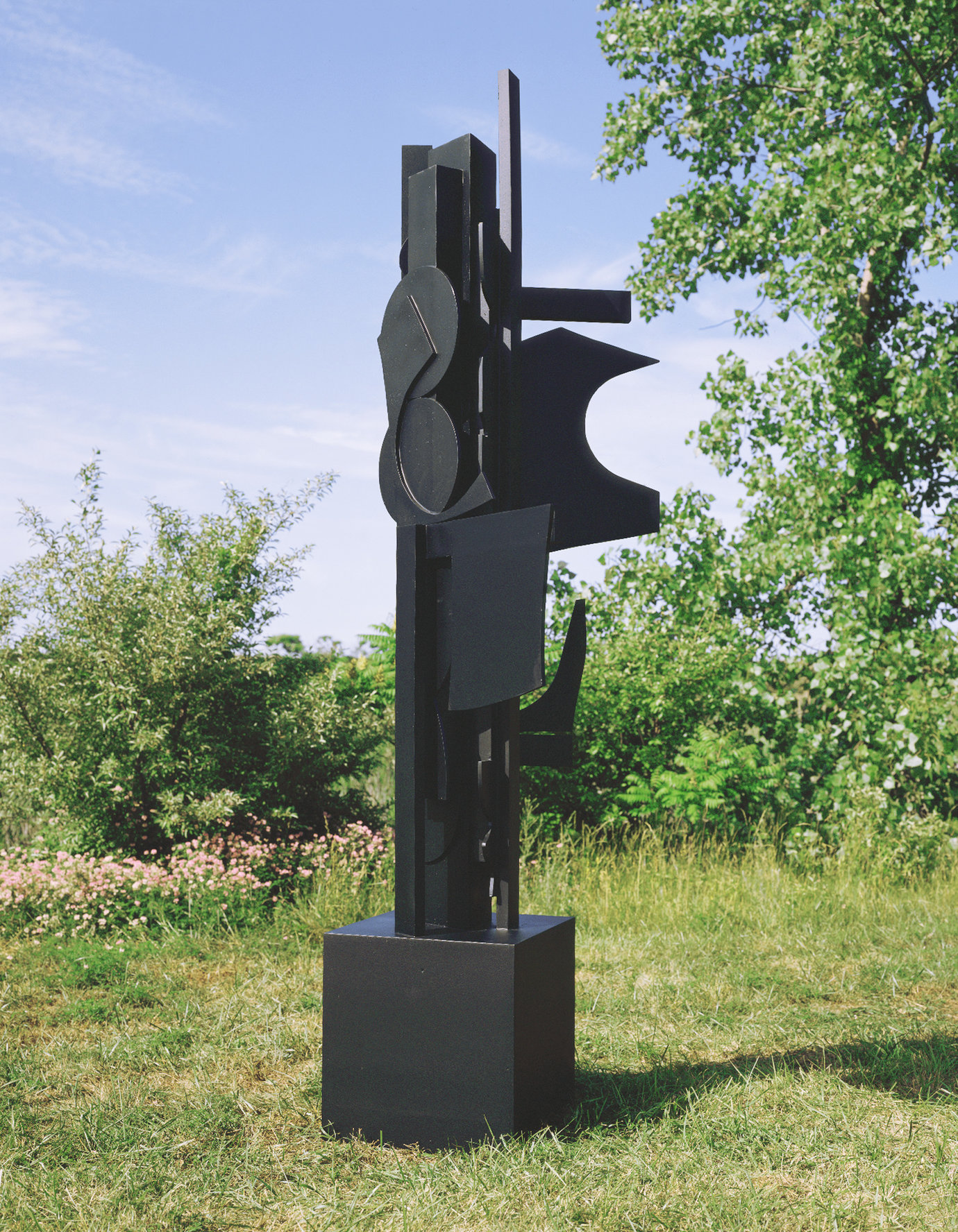 , 1971. Cor-ten steel painted black, 12' 8" x 3' 4" x 3' 4" (386.1 cm x 101.6 cm x 101.6 cm).
