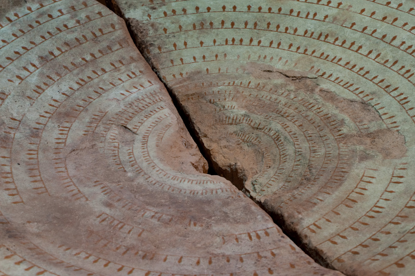 , 2009. Stone with video projection, 78-3/4" x 43-1/4" x 27-1/2" (200 cm x 109.9 cm x 69.9 cm).