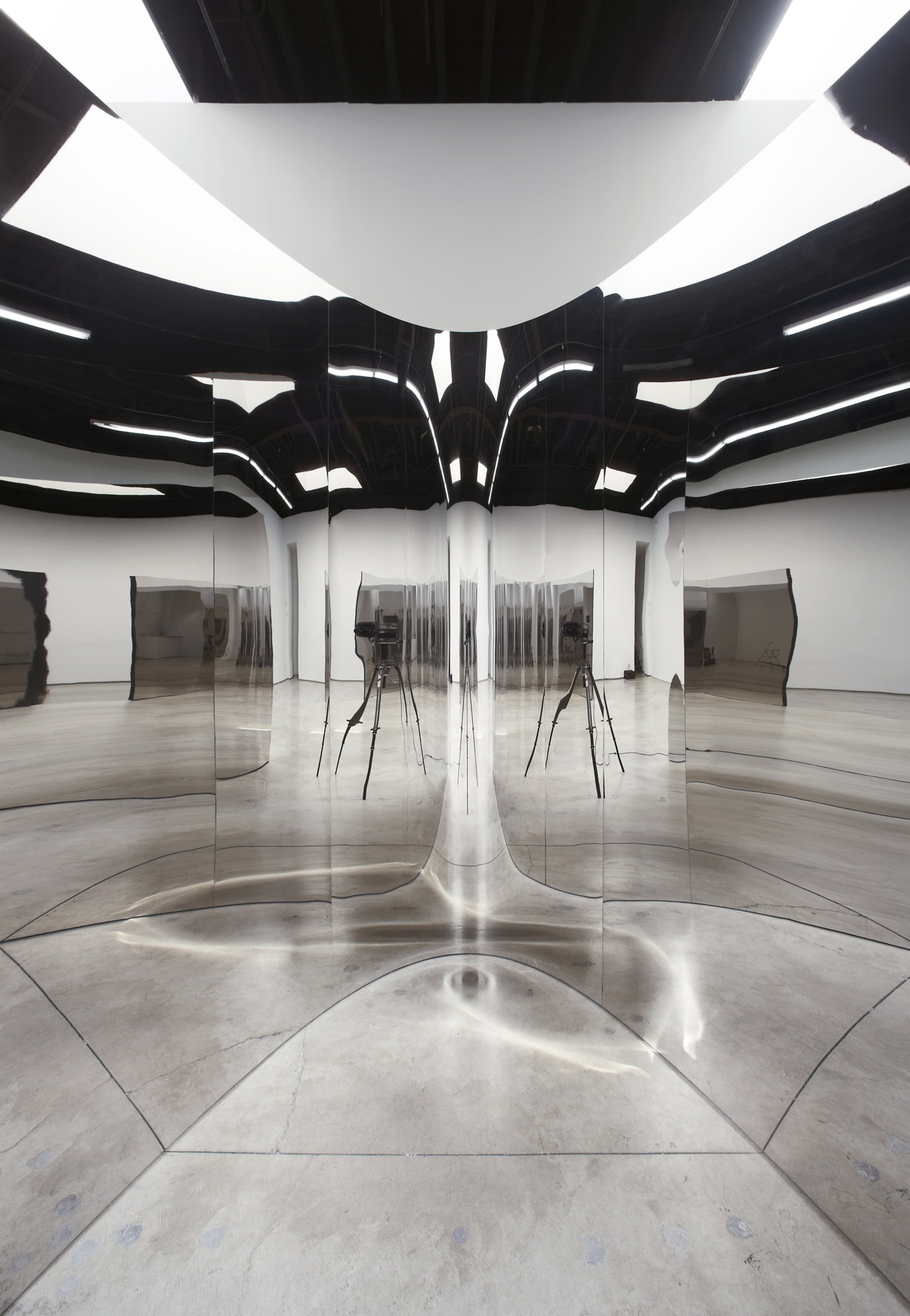 , 2007. Coated steel, stainless steel, and sound, 9' 10-1/8" x 9' 10-1/8" x 9' 2-1/4" (300 cm x 300 cm x 280 cm).