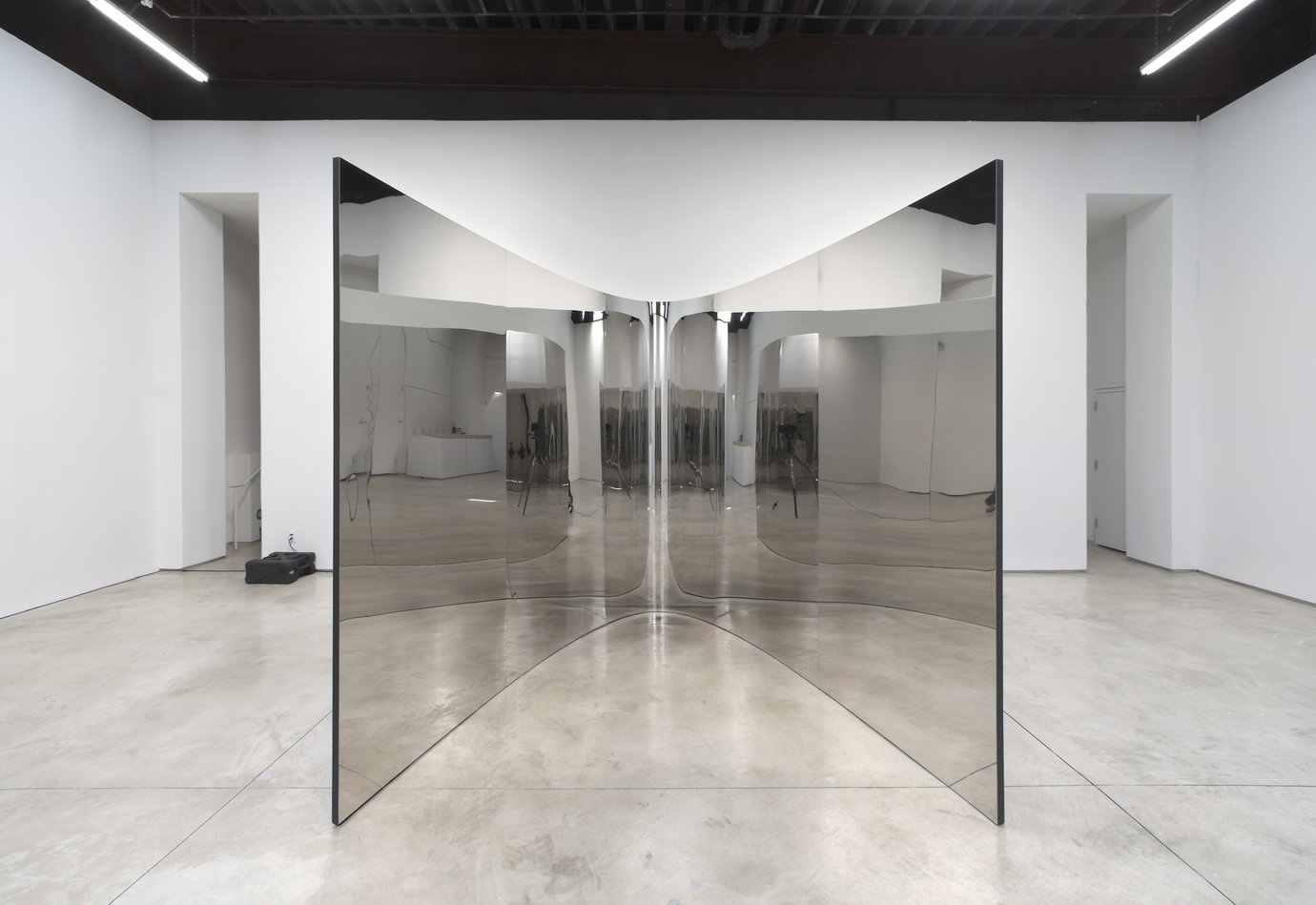 , 2007. Coated steel, stainless steel, and sound, 9' 10-1/8" x 9' 10-1/8" x 9' 2-1/4" (300 cm x 300 cm x 280 cm).