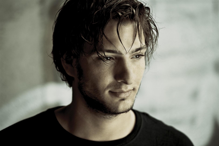 Support Ricardo Munoz creating Songs & Music Videos