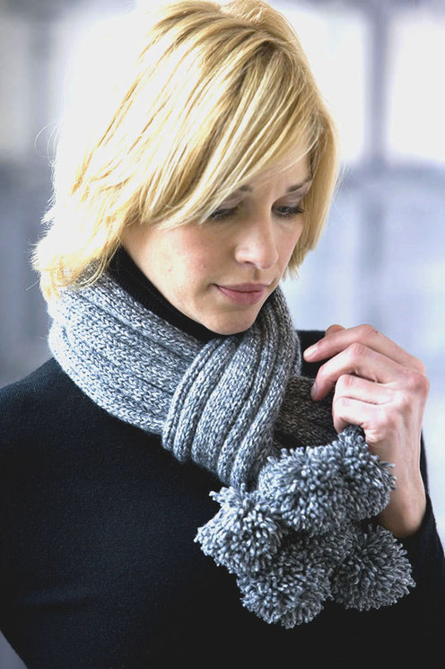 https://d24b8wp6jbsvpy.cloudfront.net/pattern_picture_w496s/15408/RomancePomPomScarf.jpg