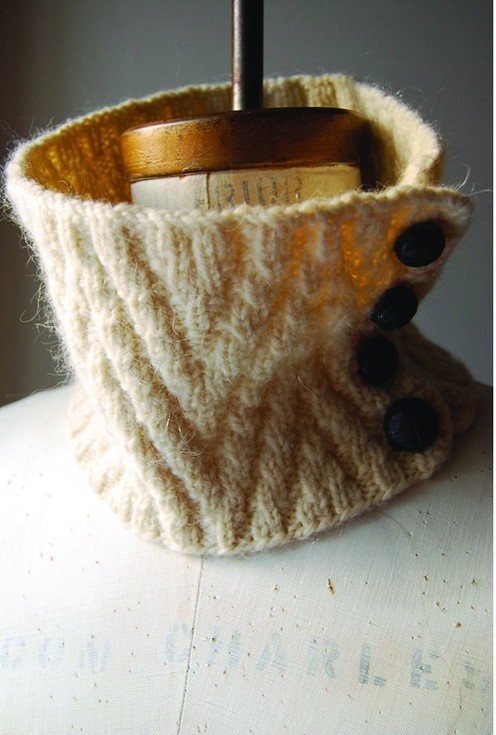 http://d24b8wp6jbsvpy.cloudfront.net/pattern_picture_w496s/376/Chevron_Neck_Warmer-main.jpg