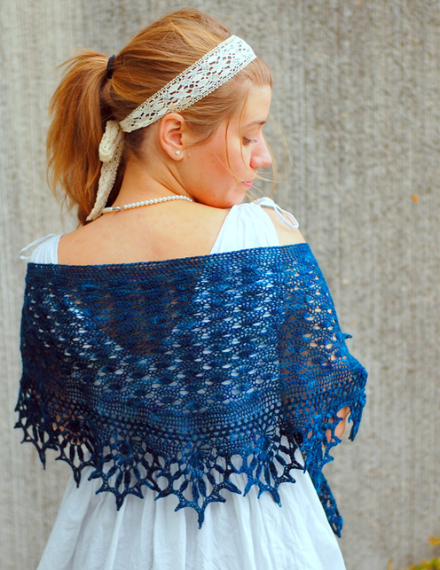 https://d24b8wp6jbsvpy.cloudfront.net/pattern_picture_w496s/71095/PF_blue_modelled_bagfra_draped2_copy.jpg