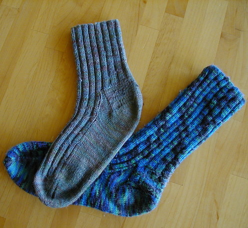 http://s3.amazonaws.com:/patternfish-production/pattern_picture_w496s/8099/Unpatt_Socks.jpgmain.jpg