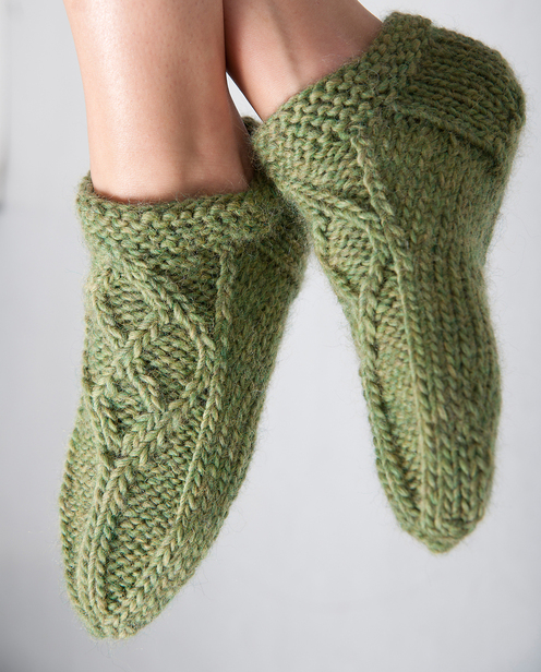 https://d24b8wp6jbsvpy.cloudfront.net/pattern_picture_w496s/87426/hearthside_slipper_socks_edited.jpg