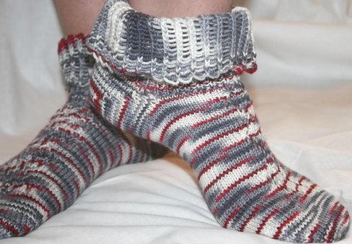 https://d24b8wp6jbsvpy.cloudfront.net/pattern_picture_w496s/96329/d_of_oz_socks_main.jpg