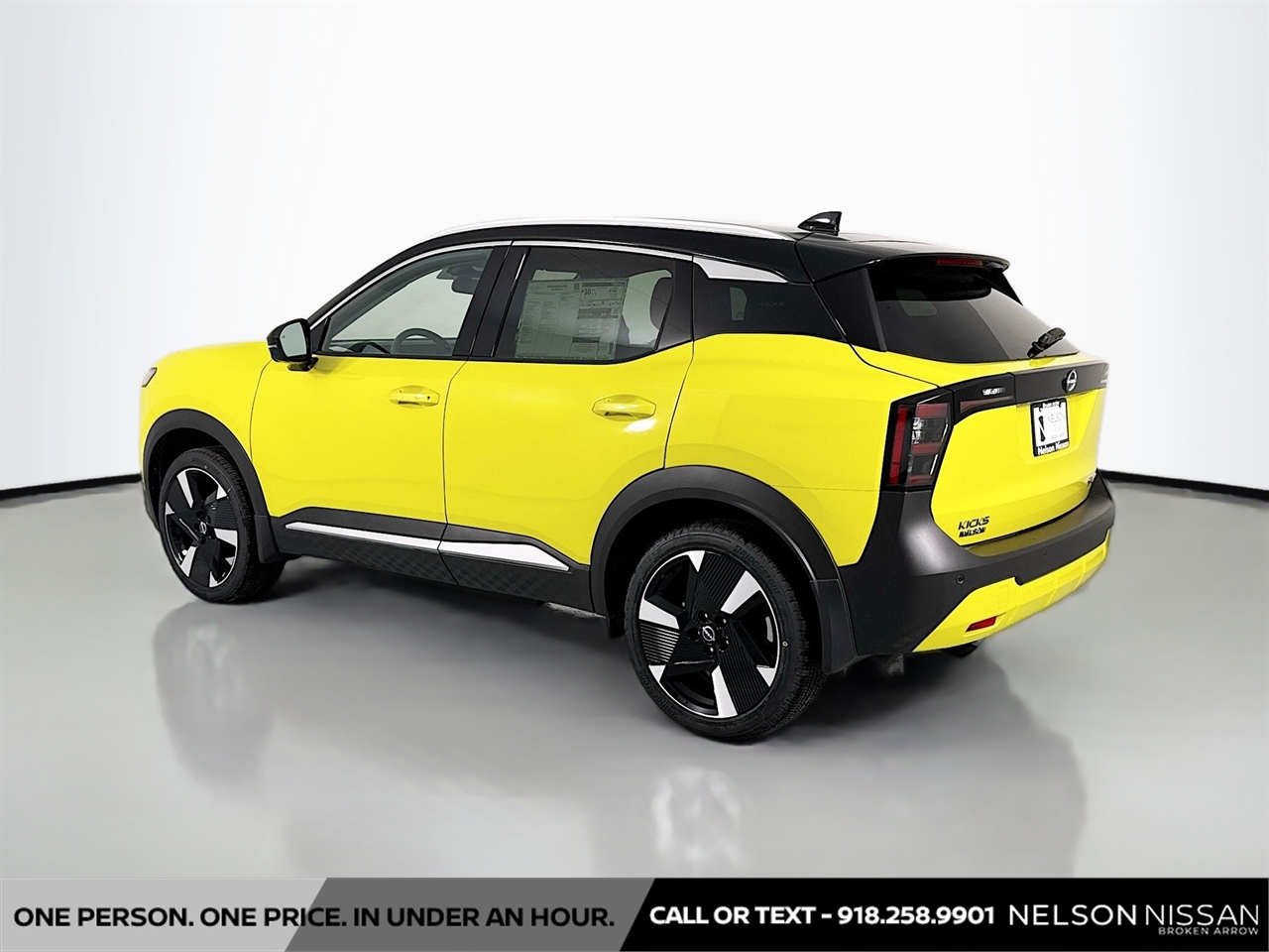 New Yuzu Yellow Metallic/Super Black 2025 Nissan Kicks SR