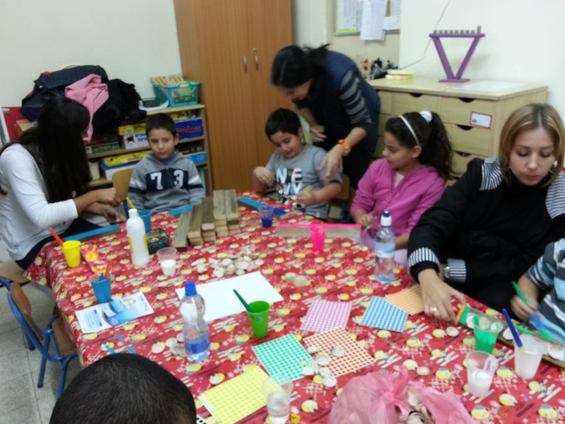 Haifa Young Leaders volunteer at "Parents at the Center"