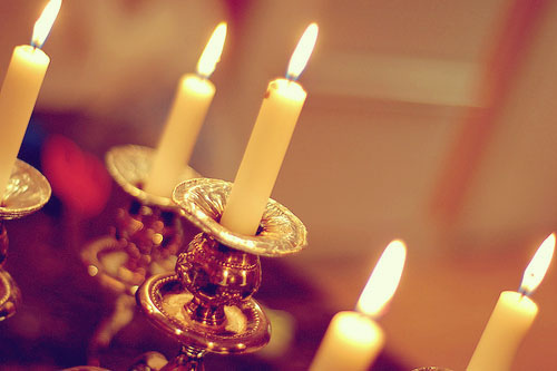 Shabbat How-To: Light the Candles