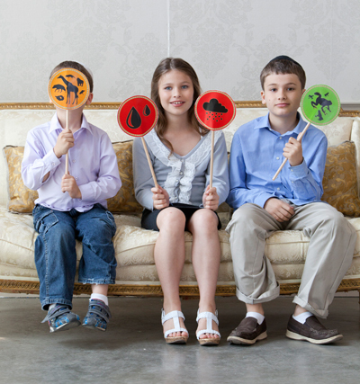 Download Our Free Guide to Engaging Kids and Adults Together at Your Seder