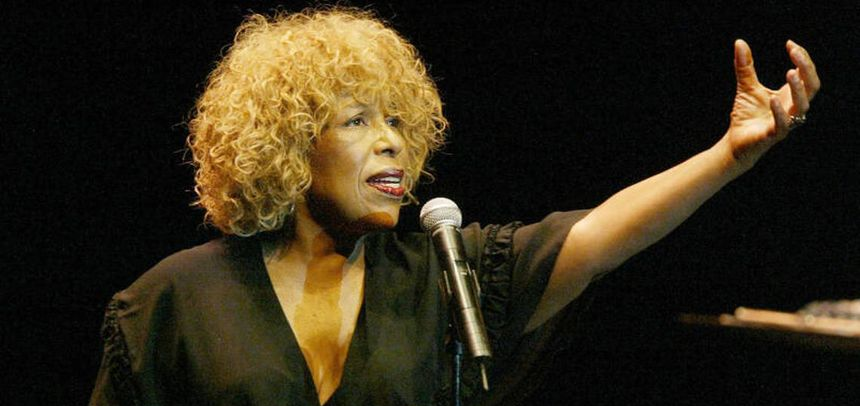 Roberta Flack, R&B singer behind Killing Me Softly, dies at 88