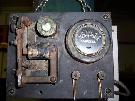 Weird Automotive electical thing
