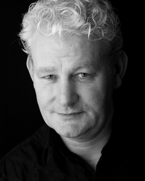 Headshot_bw_smile