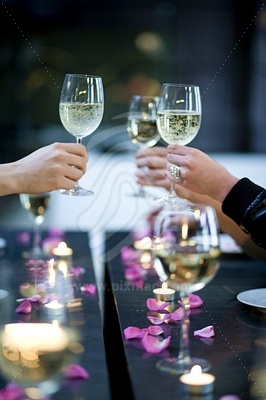 Wine Glasses on the Tableobraz
