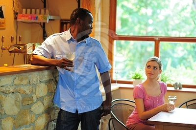 Young couple at a restaurantobraz