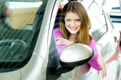 Young Woman in Carfotografie