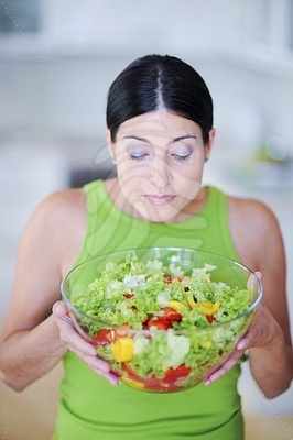 Young Woman in Kitchenфотография
