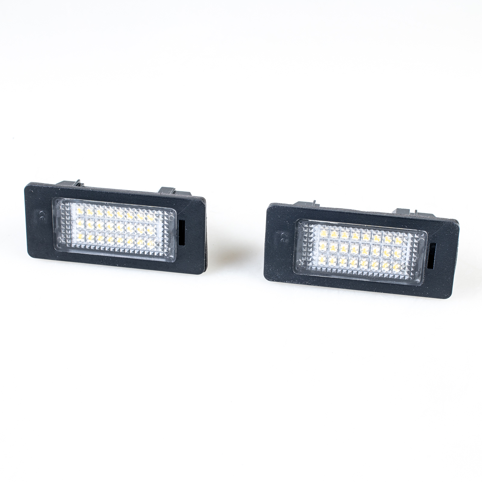 thumbnail image 2 of AUXITO CANBUS LED Number Plate Lights For BMW E39 E60 E70 E82 E90 E92 X3 X5 X6 Series (2x, 6000K Cold White) 2 of 5