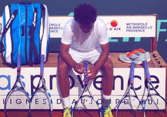 Tenista é expulso de Roland Garros por assediar repórter