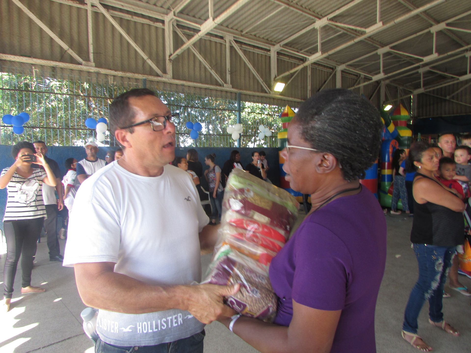 O apoio que o governo não dá